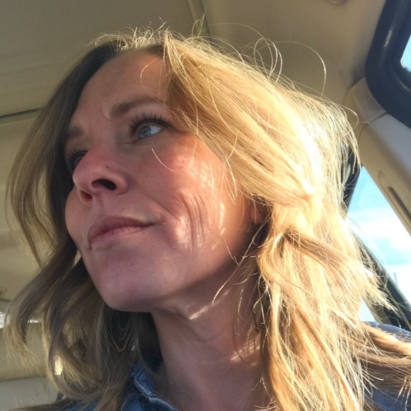 Meet your Posher, Nicole - Picture 1 of 1